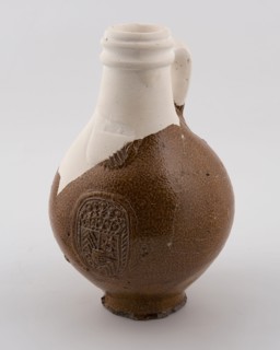 Brown spotted beard man jar, under the remaining part of beard an oval stamp, Bartmann juggeruik tableware holder earth