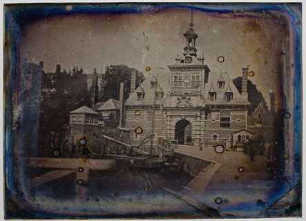 Photo with view of the Ooster Oudehoofdpoort in Rotterdam, daguerreotype photo footage metal, topography cityscape Rotterdam