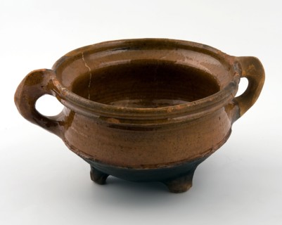 Pottery cooking pot on three legs, with two standing bands, grape cooking pot tableware holder kitchenware earthenware ceramics