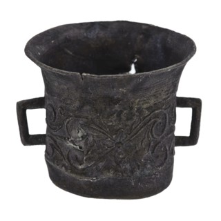 Tin toy mortar, with frieze on the outside with curling, auger equipment toy relaxant miniature ground find tin metal, cast Toy