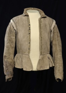 Riding coat, redingote of Hugo de Groot (Delft 1583 - Rostock 1645), goatskin with hooks and eyes, nest holes and bells, doublet