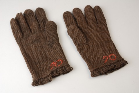 Pair of gloves made of dark brown wool, rough knit, stopped and marked 70, uniform part of the police, glove hand-covering