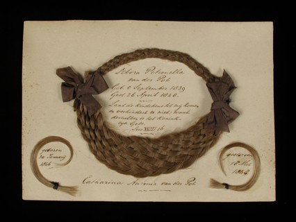 Oval braided hair wreath with inscription, Debora Petronella van der Pot 1848 and Catharina Antonia van der Pot 1848, on the map