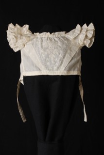 Body of christening dress, of cream-colored cotton with plumetis embroidery, short sleeves and three scalloped strips with