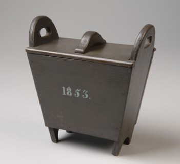 Te Poel, Dark green painted miniature dustbin, with 1853, trash jug holder kitchenware miniature toy relaxant model wood paint