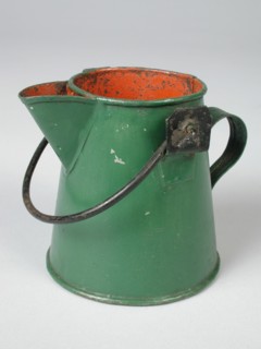 metal worker: Gresnich, Green painted tin miniature water jug, water jug crockery holder miniature toy relaxant model metal