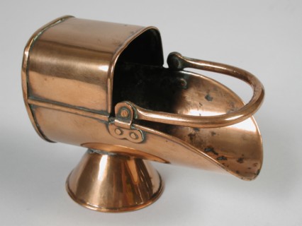 metal worker: Gresnich, Red copper miniature coal carrier or coal kit, coalkit holder miniature toy relaxant model copper