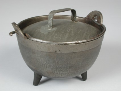 metaalwerker: Gresnich, Cast-iron miniature cooking pot, cooking pot crockery holder kitchenware miniature toy relaxing device