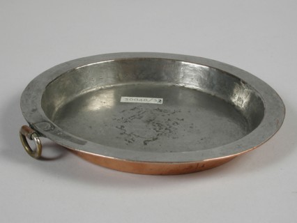 metal worker: Gresnich, Red copper round miniature dish, dish crockery holder miniature toy relaxant model copper tin, hammered