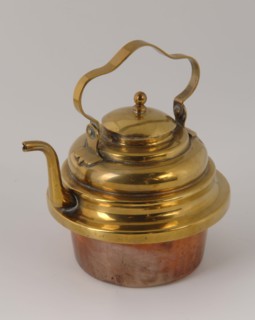 metal worker: Gresnich, Copper miniature kettle, kettle kitchenware miniature toy relaxant model copper brass, spout 10.0 beaten