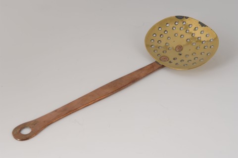 metal worker: Gresnich, Copper miniature skimmer, skimmer kitchenware miniature toy relaxant model copper brass, whipped riveted