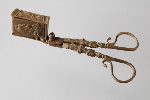 D.v.S., Decorated copper candlestick with portrait Louis Philippe and coat of arms, candle nippers muzzle scissors tool kit