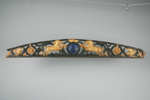 Sheath, in the middle two prancing horses and medallion, side leather carving wood sculpture sculpture wood paint gold, Silk