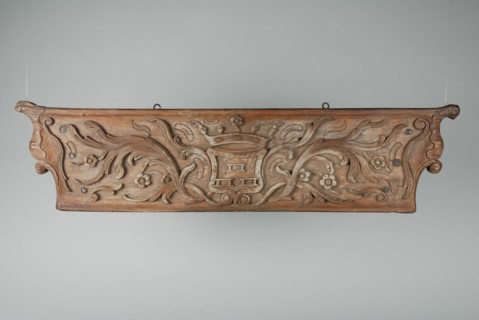 Wooden ornament with coat of arms and floral motifs, part of car, ornament part wood carving sculpture sculpture wood metal iron