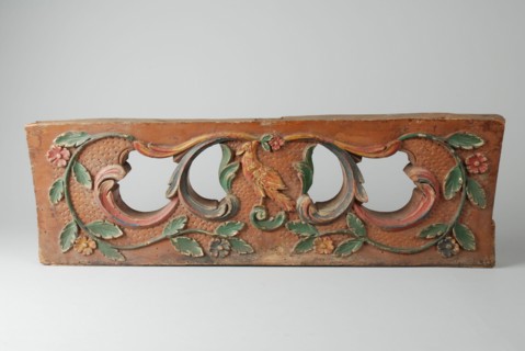 Pre-pack of car with carved bird and leaf motifs, Pre-cut meringue carving wood sculpture sculpture wood paint gold, Pre-carved