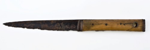 Knife with pointed blade and wooden Handle, consisting of two thin plates, knife cutlery soil find wood? Horn? iron metal