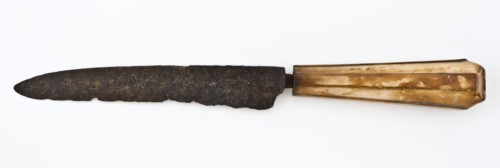 Knife with legs raises with hexagonal cross-section, tapered, knife cutlery soil find leg iron metal, archeology