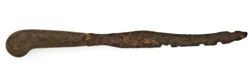 Knife with bent iron blade and wooden handle with round knob at the end, knife cutlery soil find iron wood metal, archeology