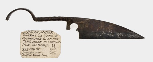 Half squeeze shear with broad, tapering leaf and oval eye, pinch cutter scissor cutting tool soil finds iron metal, Half of iron