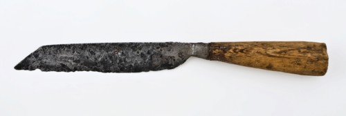 Knife with broad, pointed blade and wooden handle, knife cutlery soil find tin? wood metal, archeology underground pit Rotterdam