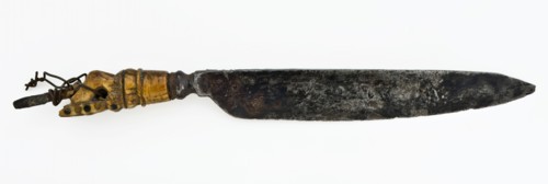 Knife with narrow, pointed blade and legs with carved decoration, knife cutlery soil find tin? bone metal, archeology Rotterdam