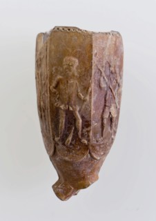Boudewijn Claris of Jacob Claris, Clay pipe, marked, with soldiers embossed on the boiler, clay pipe smoking equipment smoking