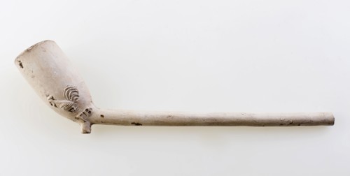 Clay pipe with brand: rooster above TB, clay pipe smoking equipment smoke floor pottery ceramics pottery, pressed finished baked
