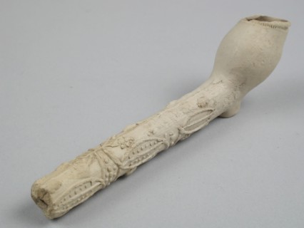 Clay pipe, unnoticed, with floral decoration embossed on stem, clay pipe smoking equipment smoke foundations earthenware