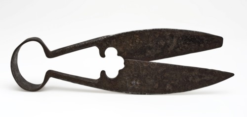 Pinch cutter with two wide pointed blades, pinch cutter scissor cutting tool soil find iron metal, Iron pinch cutter Two curved