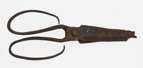Hinge scissors, scissors with broad and open eyes, scissor cutting tool soil find iron metal