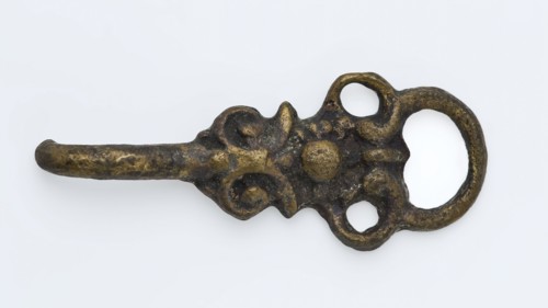 Coat hook or coat closure with floral decoration, round eye and bent end as hook, closure clothing accessory clothing soil find