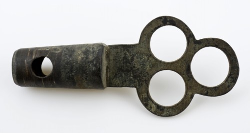 Marked, copper stopper with handle in the form of tri-pass, stop closure part soil find copper bronze metal, Yellow-gray metal
