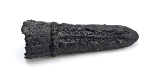Pewter point of knife edge or quiver with relief embossed, leather batter, scabbard sheath case bottom tin tin metal, cast