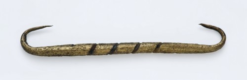 Copper cloak pin or cloak with linear decoration, closure clothing accessory clothing ground find copper metal, cast struck