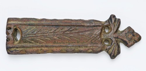 Brass tongue with floral decoration and button-shaped end, fitting belt clothing accessory clothing soil find copper bronze