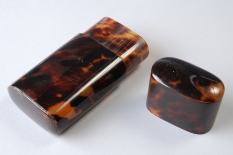 Turtle cigar case, cigar case sleeve holder turtle, Cigar case Oval section. Extendable part as cover personal attribute