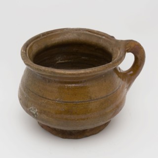 Earthenware chamber pot on stand, red, low and wide model with ear, pot holder sanitary earthenware ceramics earthenware glaze