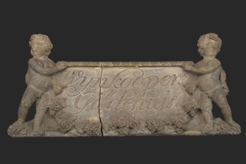 Jacob Janssens of Janson, Facade stone with two putti, vines and Wijnkoopers Gildehuis Ao 1728, facing stone sculpture sculpture