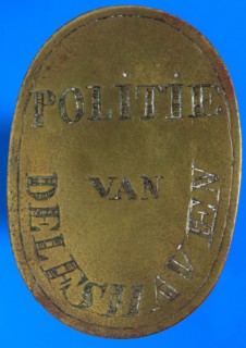 Docking plate police Delfshaven, Rotterdam, buckle fastener part brass, sawn out engraved Slightly irregular oval plate