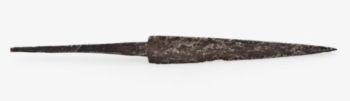 Blade of dagger with one cutting blade with incised figures on the blade, kidney dagger dagger knife stab weapon weapon fragment