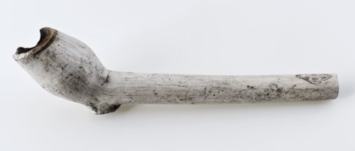 Steven Woutersz Bel, White clay pipe, marked with stem decorated with fleur de lis stamps, clay pipe smoking equipment smoke