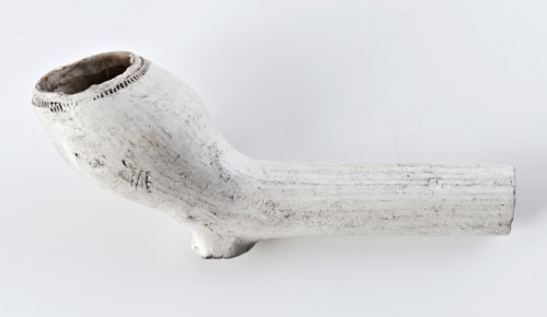 White clay pipe, marked, smooth handle, clay pipe smoking equipment smoke floor pottery ceramic pottery, hand-formed baked White
