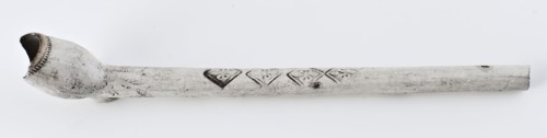 White clay pipe, marked with stalk decorated with fleur de lis stamps, clay pipe smoking equipment smoke floor pottery ceramics
