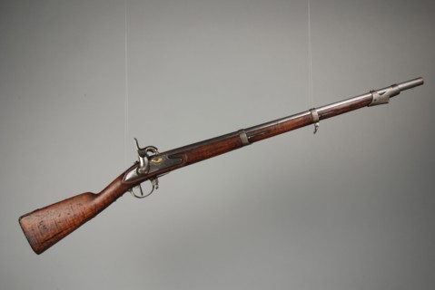 Sapper's gun M1815 or percussion rifle with ramrod and bayonet, used by the boys of the Reformed Orphanage, Rotterdam, rifle