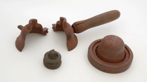 Jan van der Pol, Four-piece bronze mold for lid of tap jug with initials JVDP and 1751, cast molding tool tools base metal