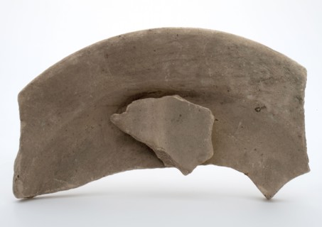 Fragments of baked dishes, unglazed, biscuit earthenware, dish crockery holder soil find ceramic earthenware, w 9.5 h 3.2