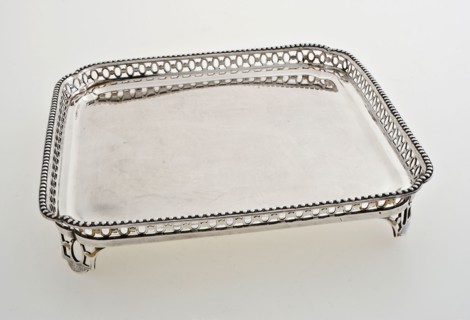 Silversmith: Rudolph Sondag, Square silver tray with raised edge and legs, tray top holder silver, sawn cast Square smooth leaf