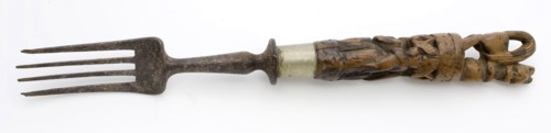 Fork with carved wooden handle, on top of lion, fork cutlery cutlery soil find metal iron copper silver wood, cut Four-fork fork