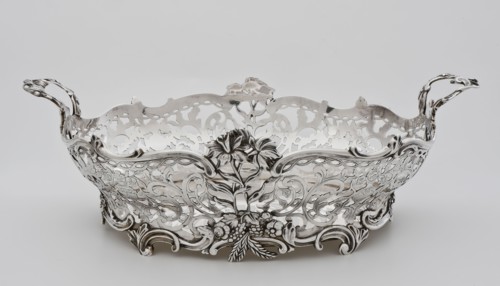 Silversmith: Rudolph Sondag, Silver open-worked bread basket, bread basket holder silver, sawn engraved mold Oval shape openwork