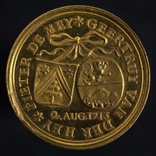 Medal on the 50-year marriage of Pieter de Mey and Geertruy van der Hey, wedding medal medal gold medal 2,4 db, two coats